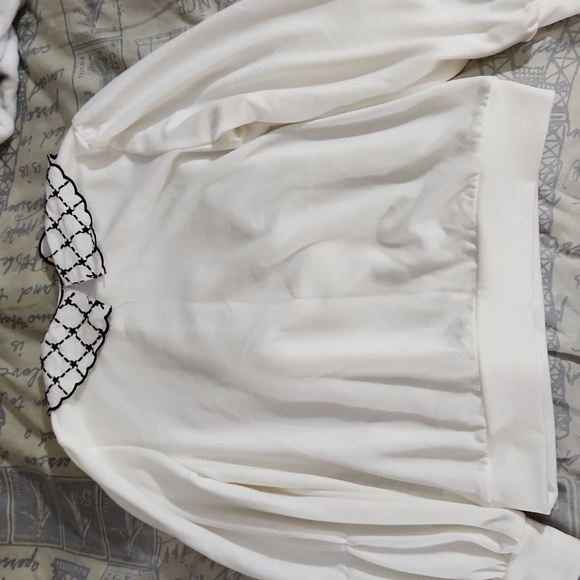 Never worn long sleeve blouse for girls SIZE 10 - Picture 3 of 4